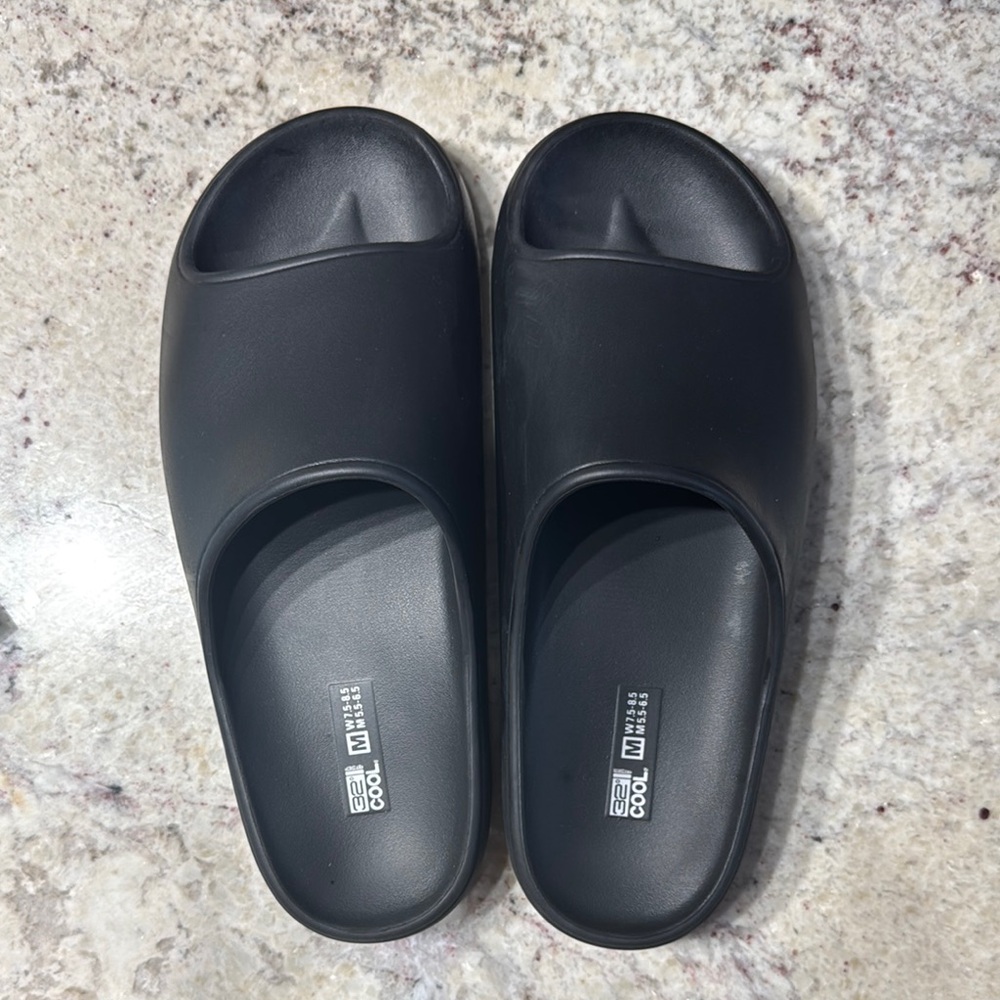 32 Degrees Black Women's Sandals